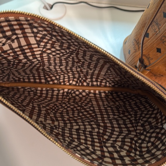 MCM Medium Liz Shopper - Picture 7 of 16